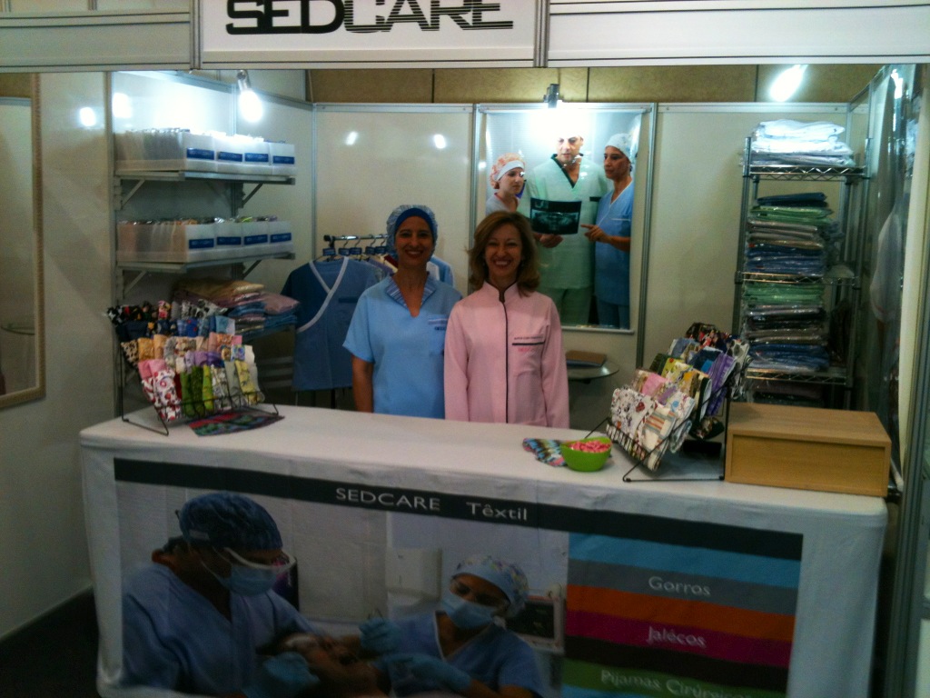 Marcia e Magda no estande da SBOE